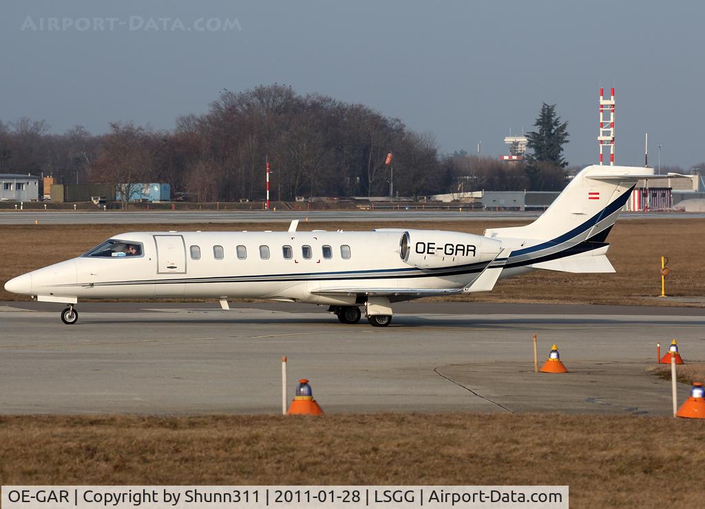 OE-GAR, 2001 Learjet 45 C/N 45-0148, Lining up rwy 05 for departure...