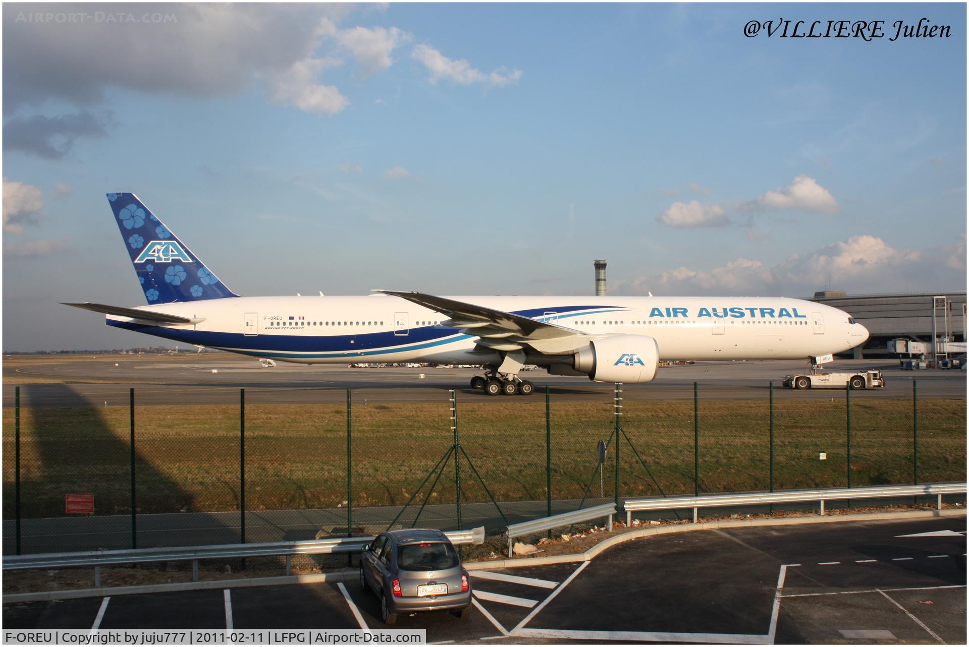 F-OREU, 2010 Boeing 777-39M/ER C/N 37434, on transit at CDG