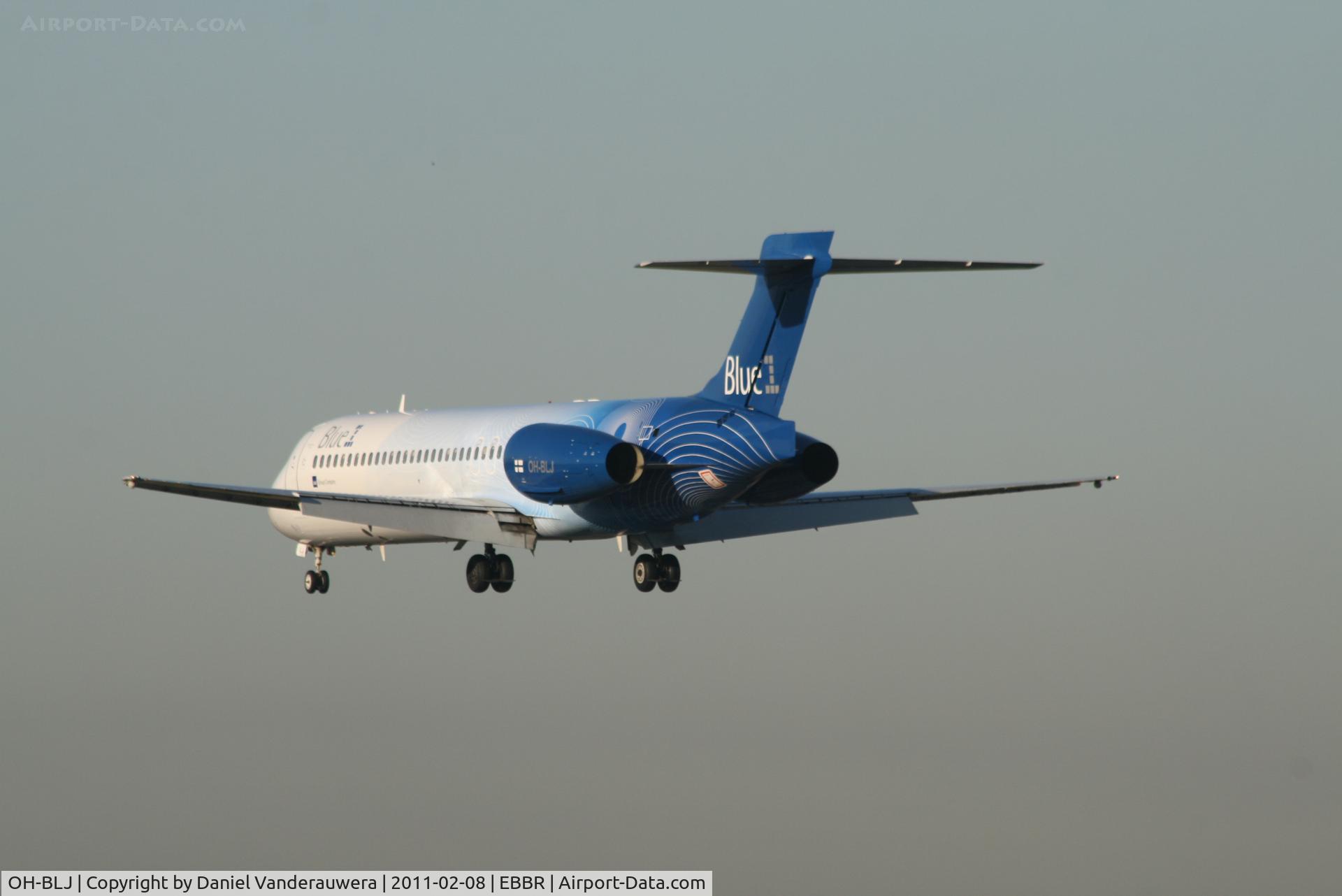 OH-BLJ, 2000 Boeing 717-23S C/N 55065, Flight KF801 is descending to RWY 25L