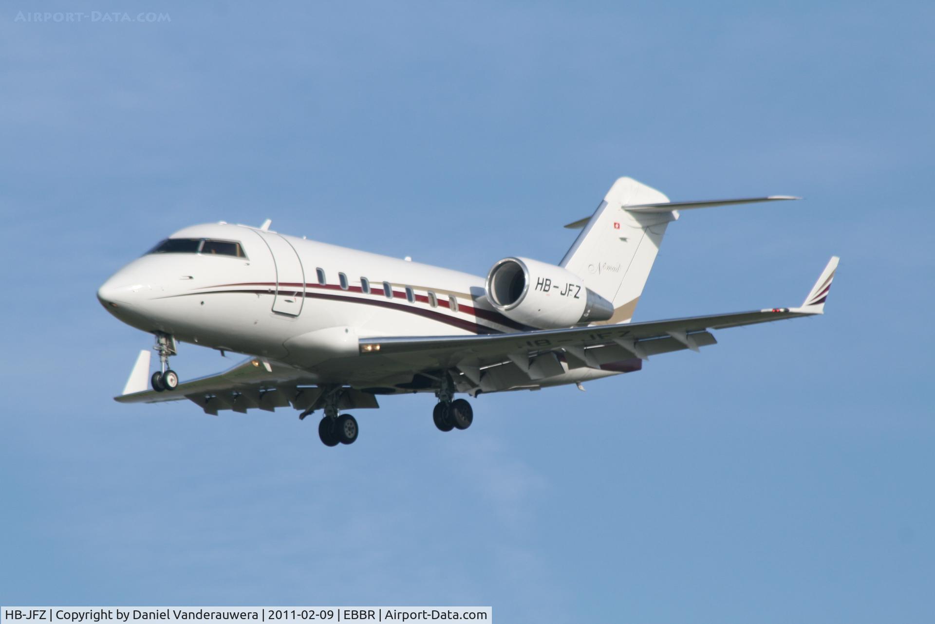 HB-JFZ, 2001 Canadair Challenger 604 (CL-600-2B16) C/N 5510, Arrival to RWY 25L