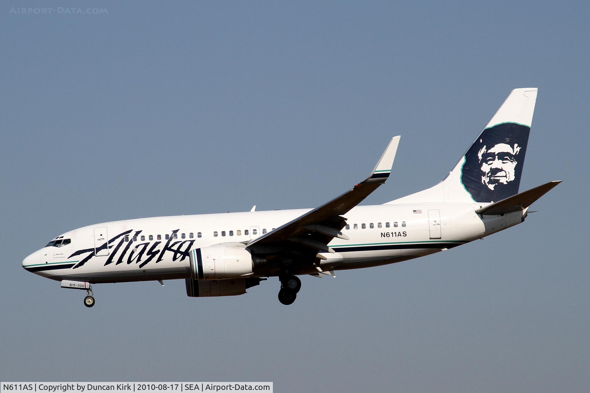 N611AS, 1999 Boeing 737-790 C/N 29753, Landing on 34L