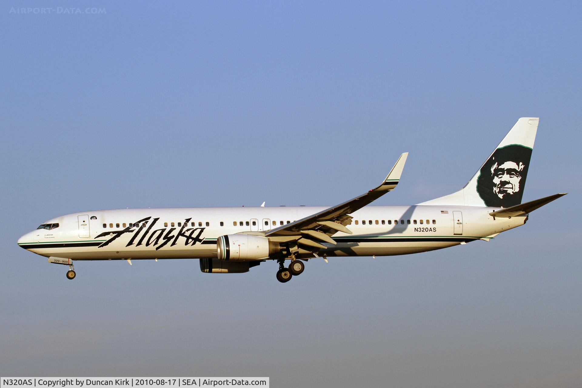 N320AS, 2003 Boeing 737-990 C/N 33680, Landing on 34L