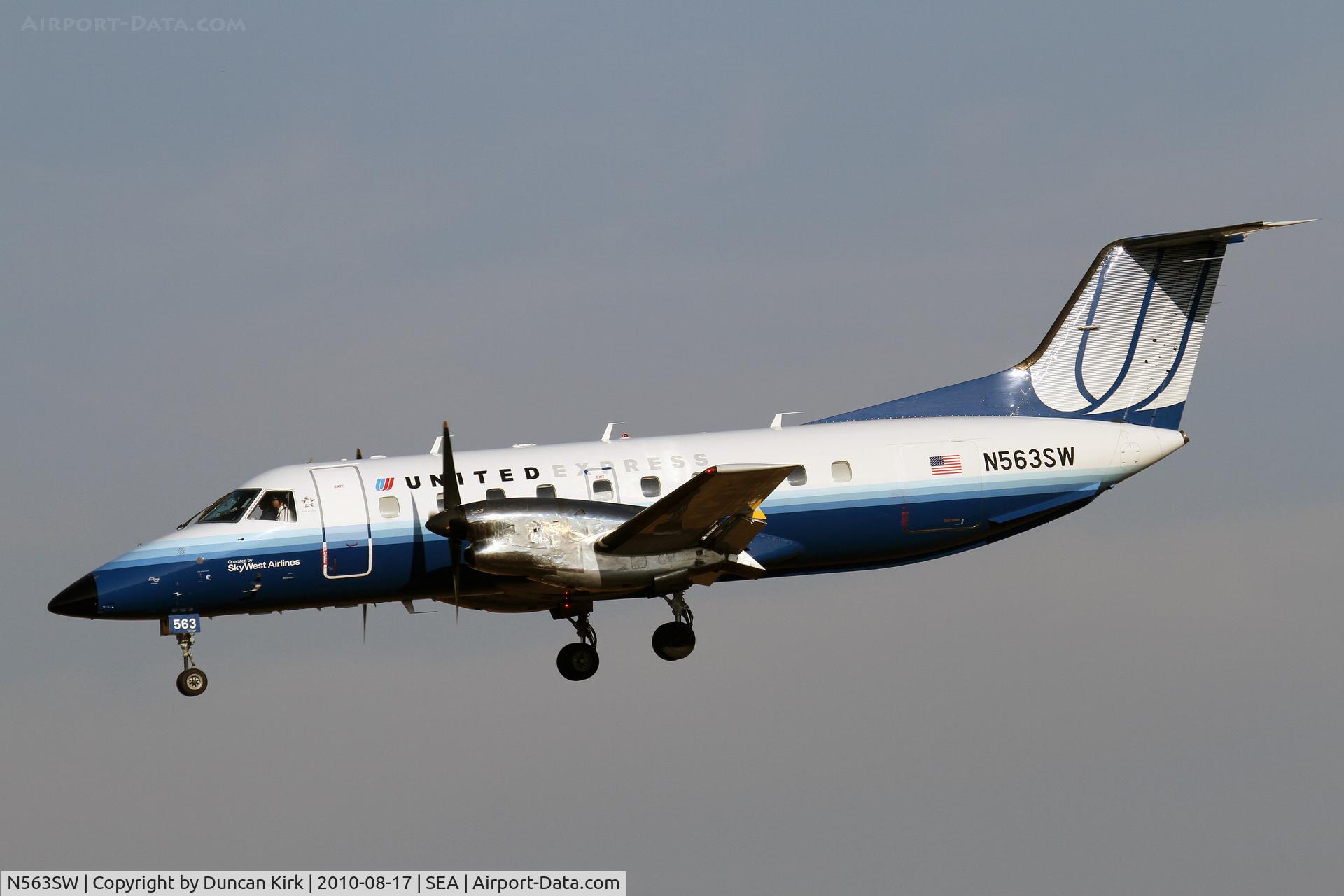 N563SW, 1998 Embraer EMB-120 Brasilia C/N 120338, Landing on 34L
