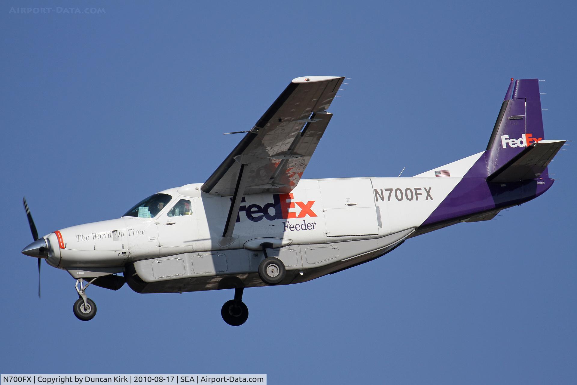 N700FX, 1994 Cessna 208B C/N 208B0419, Long landing on 34L