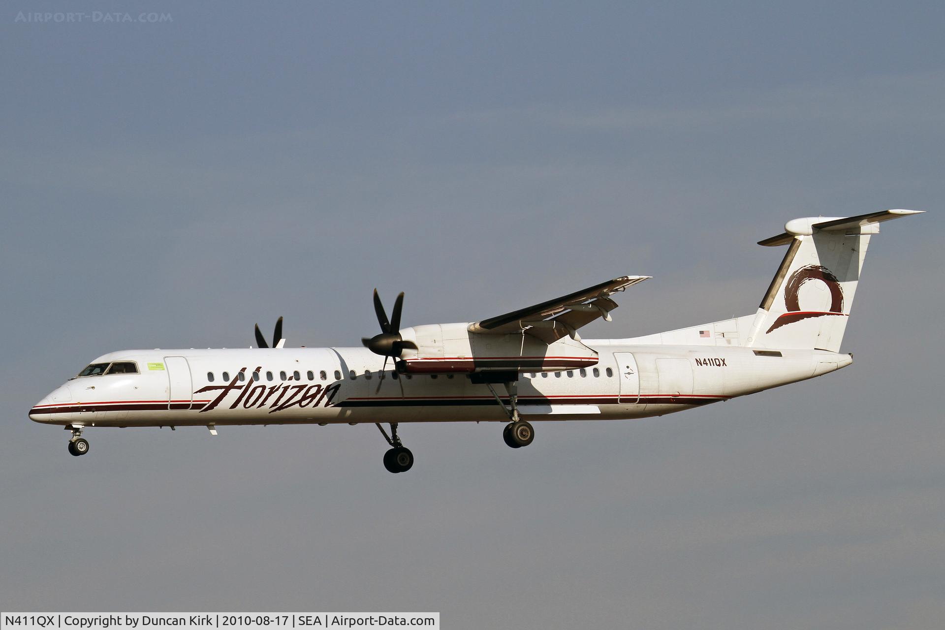 N411QX, 2001 Bombardier DHC-8-402 Dash 8 C/N 4055, Landing on 34L