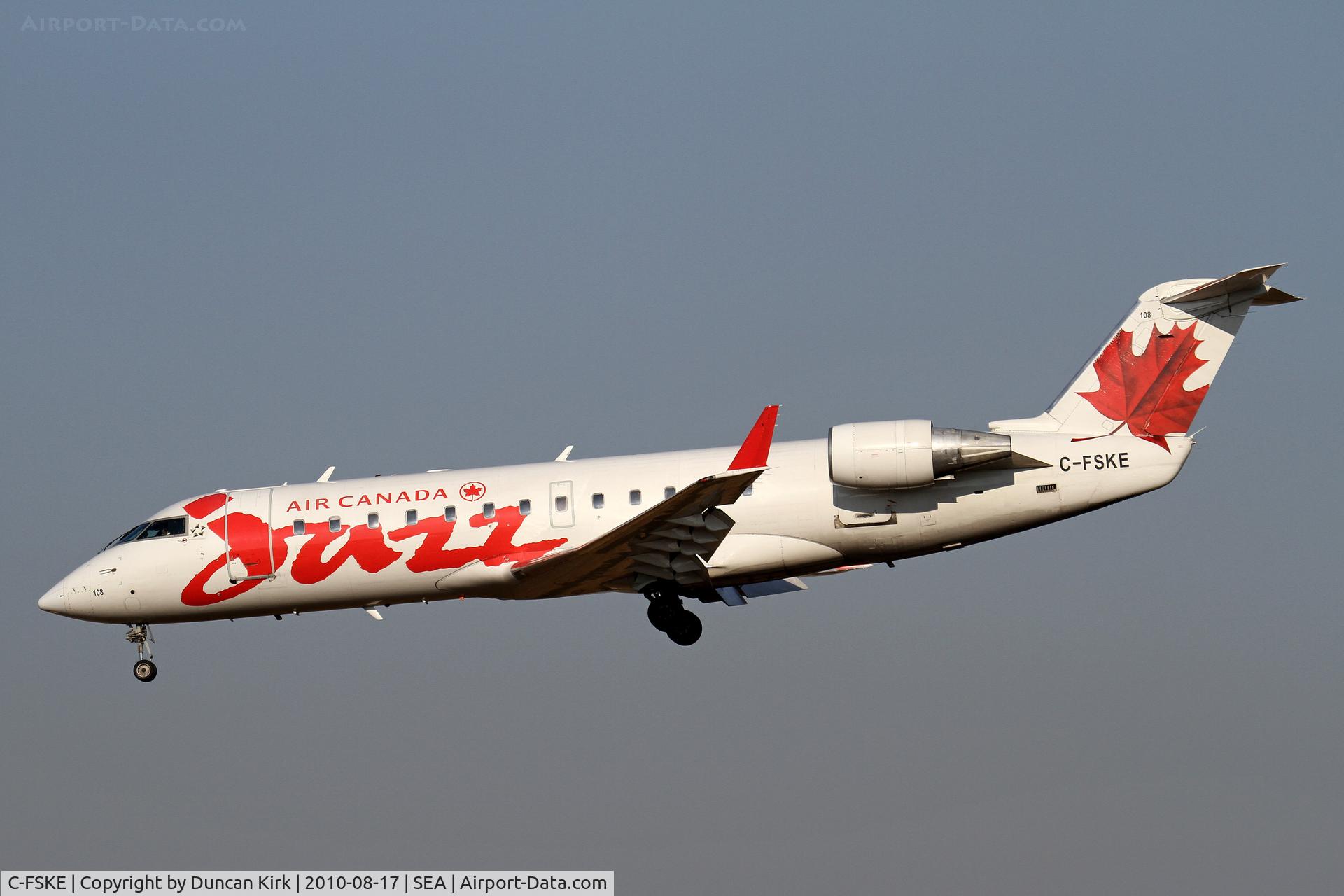 C-FSKE, 1995 Canadair CRJ-100ER (CL-600-2B19) C/N 7065, Landing on 34L