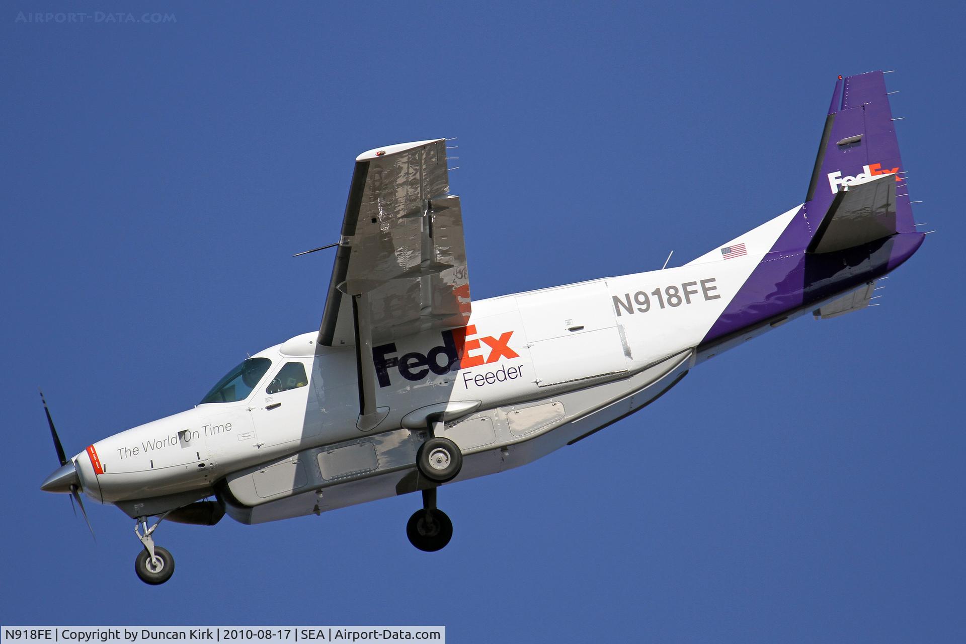 N918FE, 1987 Cessna 208B C/N 208B0018, A steep approach for 34L