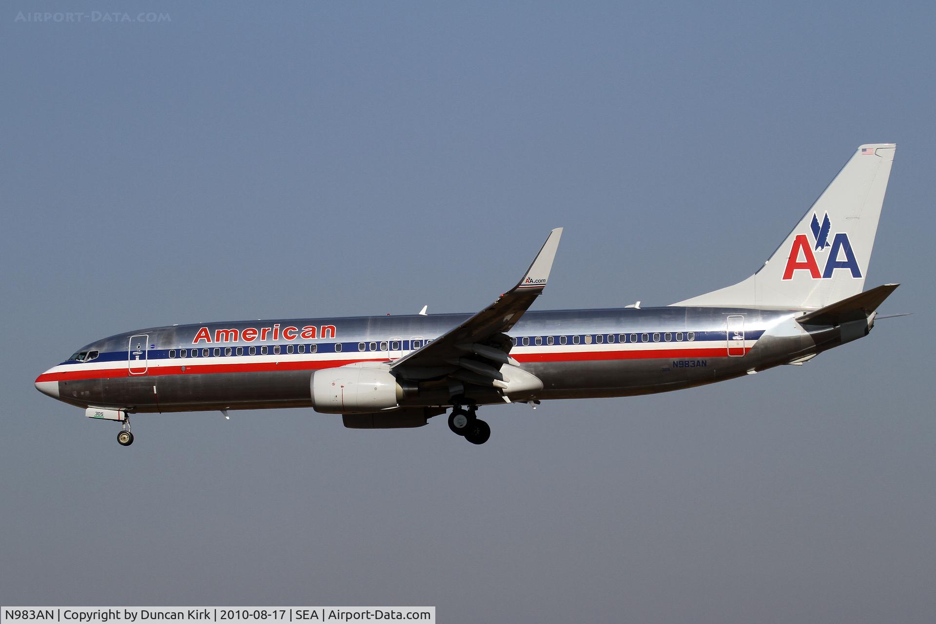 N983AN, Boeing 737-823 C/N 29570, Landing on 34L