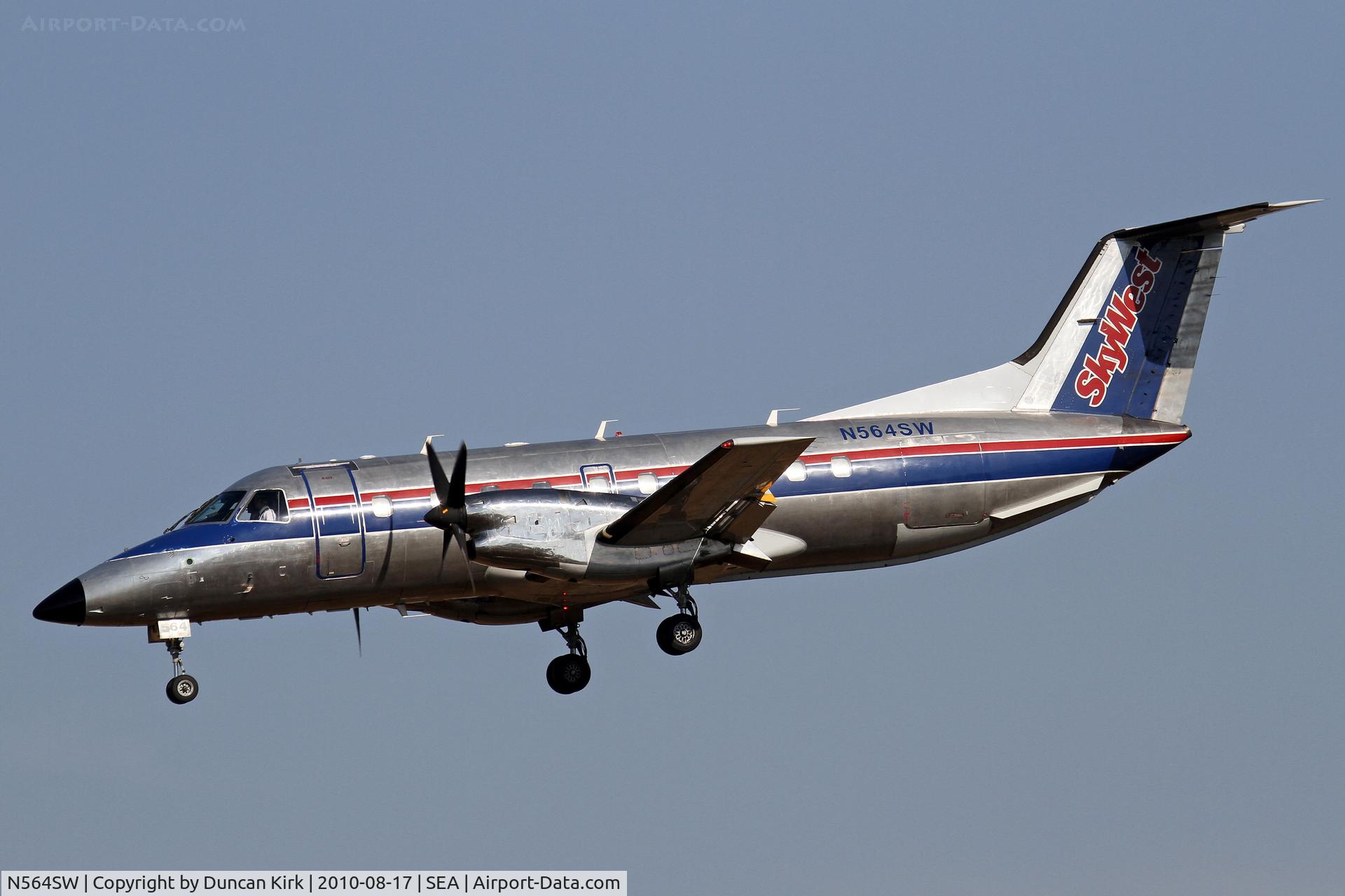 N564SW, 1998 Embraer EMB-120 Brasilia C/N 120339, On approach to 34L