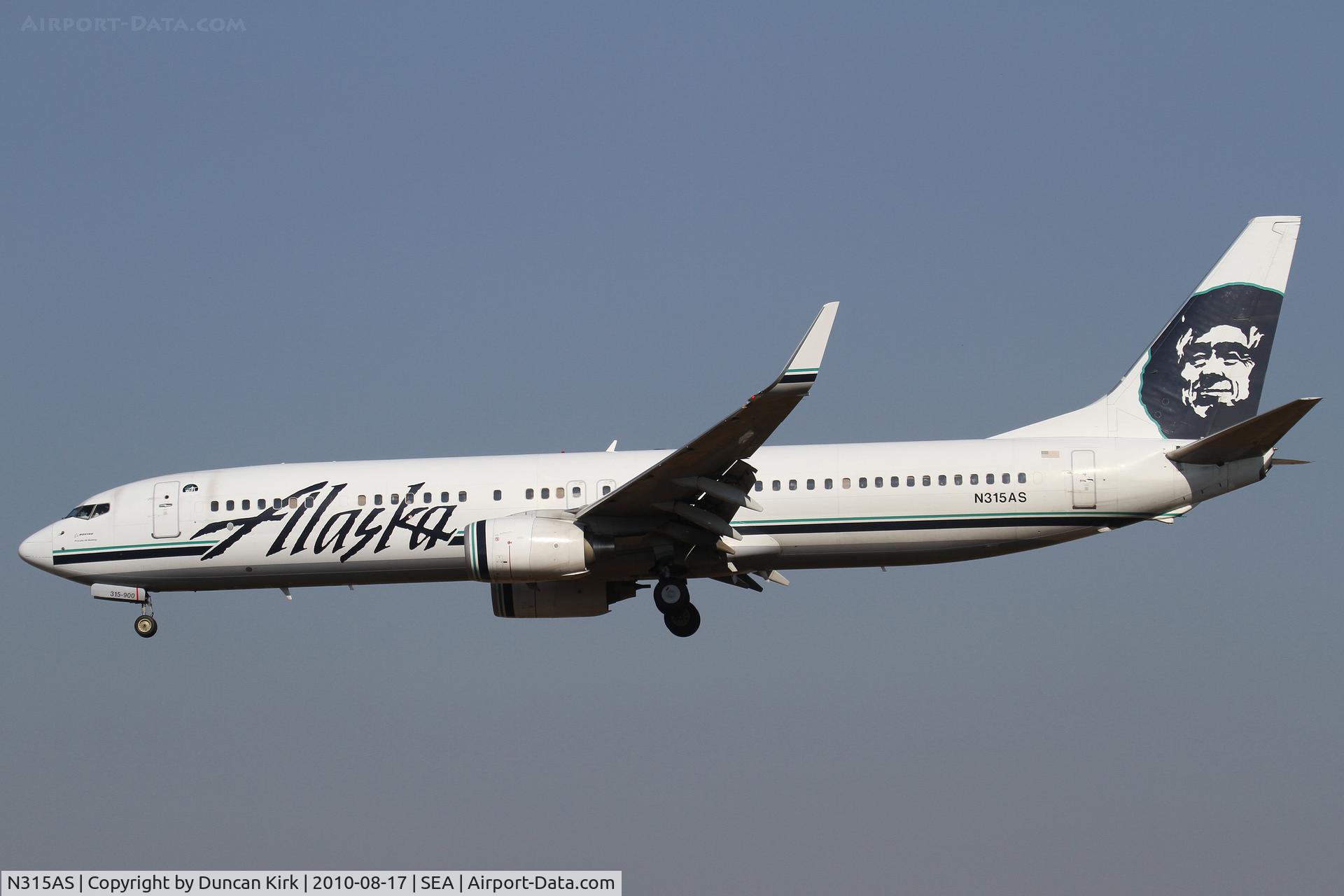 N315AS, 2002 Boeing 737-990 C/N 30019, Landing on 34L