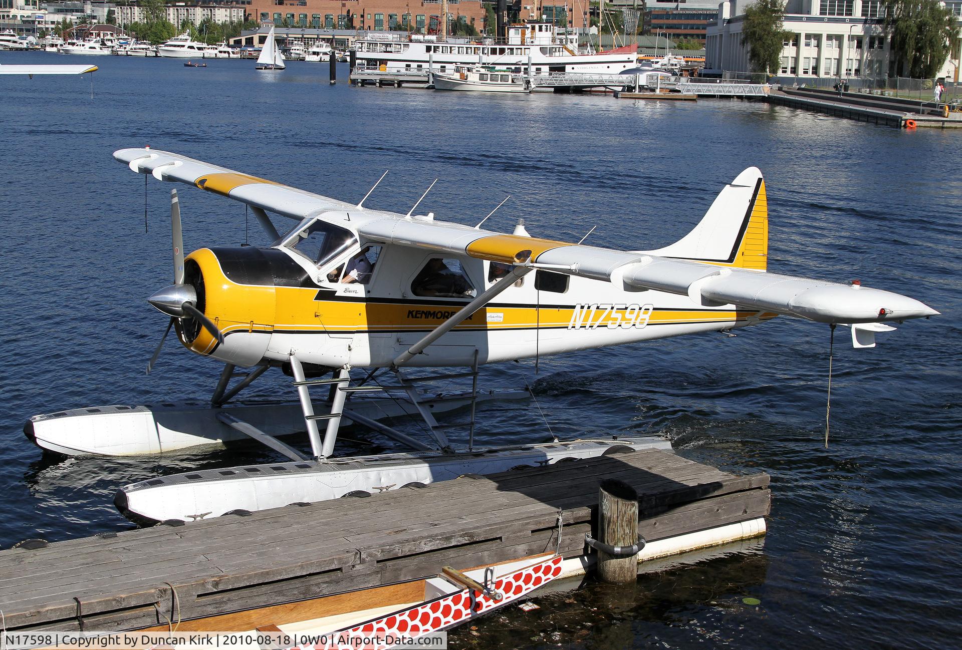 N17598, 1958 De Havilland Canada DHC-2 Beaver Mk.1 C/N 1129, Moored at one of Lake Union's two seaplane bases