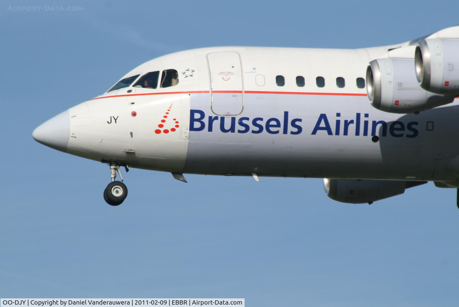OO-DJY, 1997 British Aerospace Avro 146-RJ85 C/N E.2302, Arrival of flight SN2174 to RWY 25L