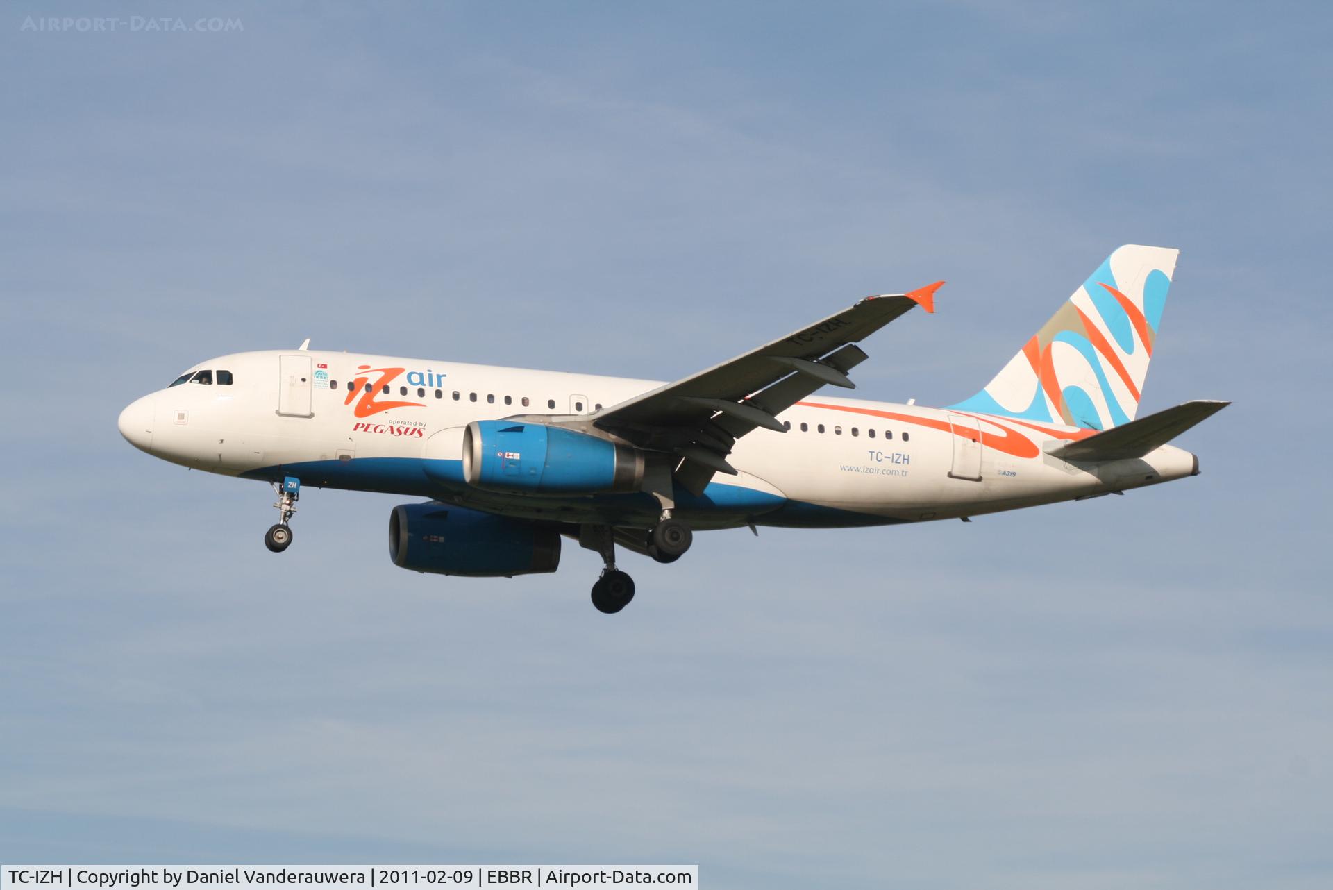 TC-IZH, 2005 Airbus A319-132 C/N 2452, Arrival of flight PC801 to RWY 25L