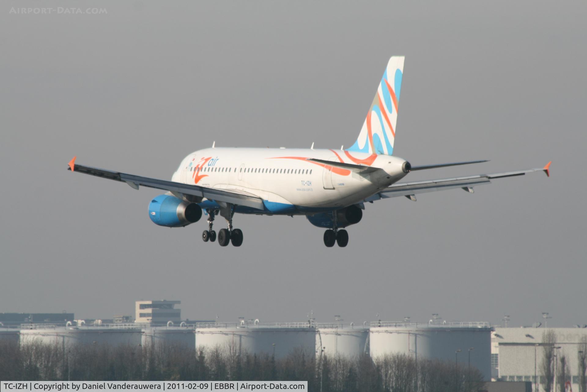 TC-IZH, 2005 Airbus A319-132 C/N 2452, Flight PC801 is descending to RWY 25L