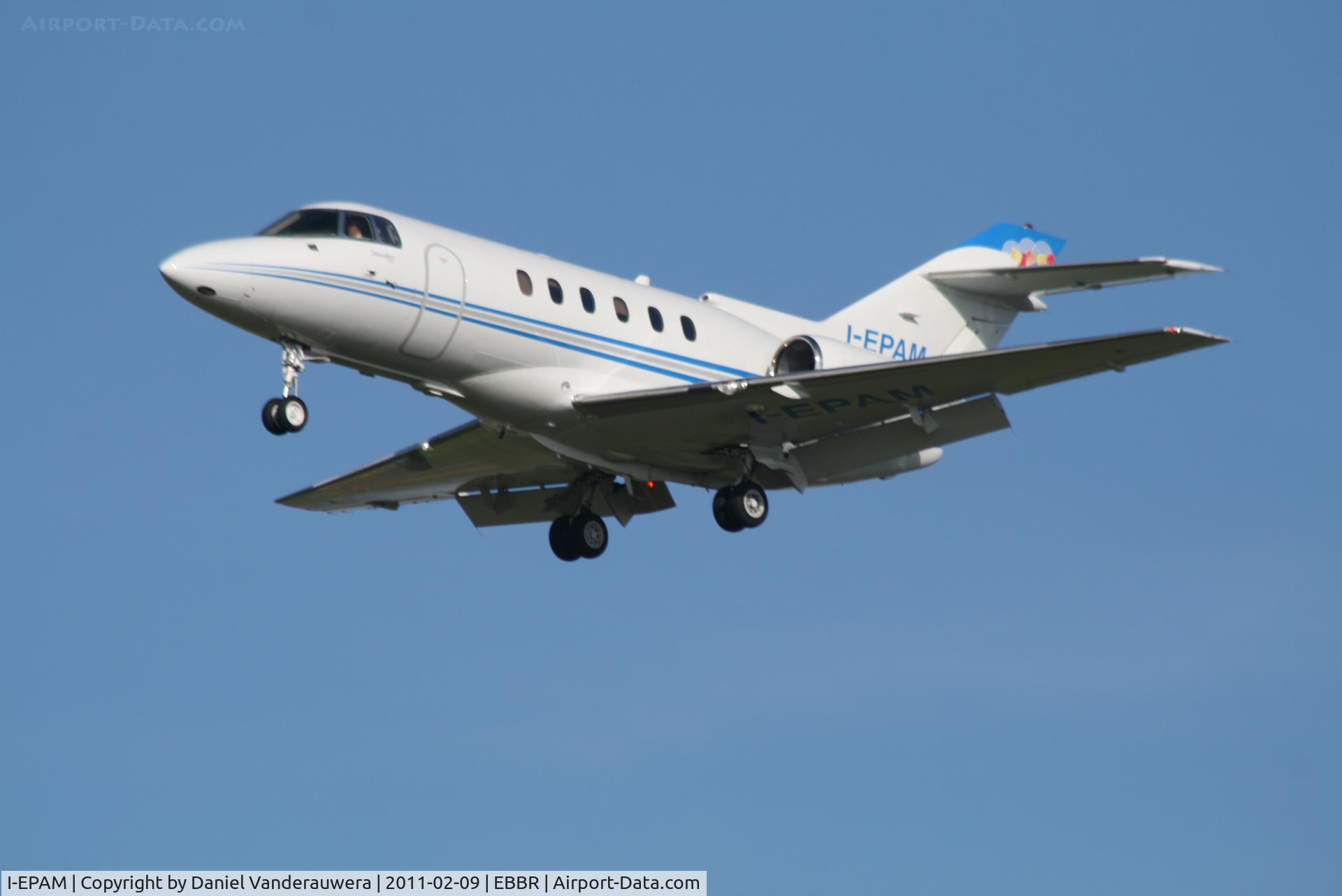 I-EPAM, 2009 Hawker 750 C/N HB-32, Arrival to RWY 25L