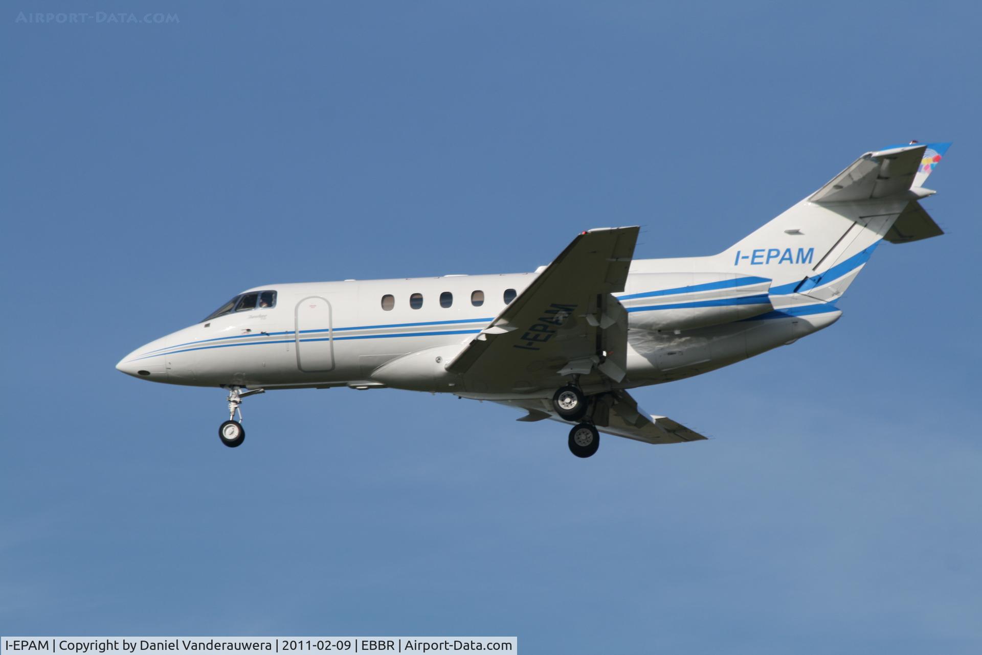 I-EPAM, 2009 Hawker 750 C/N HB-32, Descending to RWY 25L