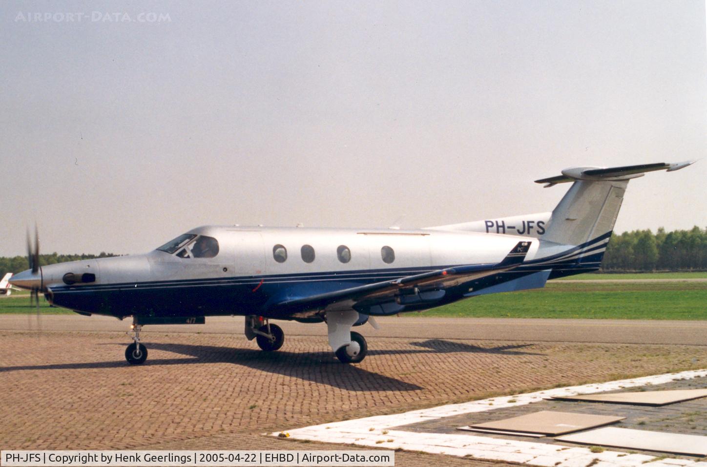 PH-JFS, 2002 Pilatus PC-12/45 C/N 477, De Kempen Airport - Budel