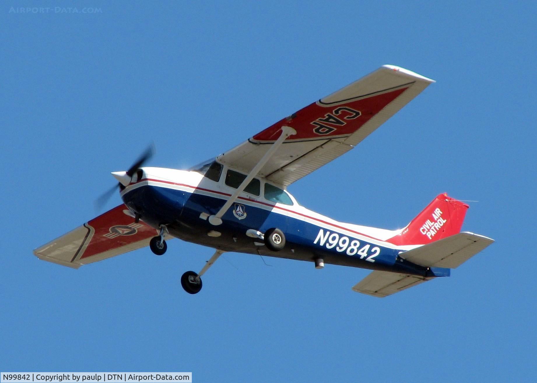 N99842, 1985 Cessna 172P C/N 17276516, Off of Rwy 32 at Downtown Shreveport.