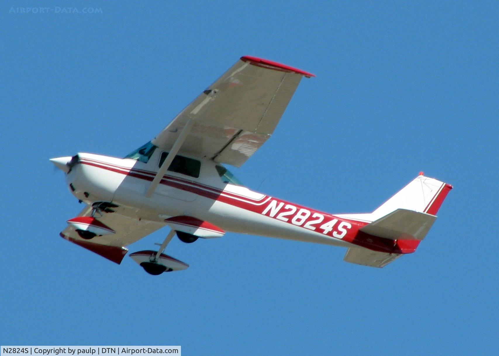 N2824S, 1967 Cessna 150G C/N 15066724, Off of Rwy 32 at Downtown Shreveport.