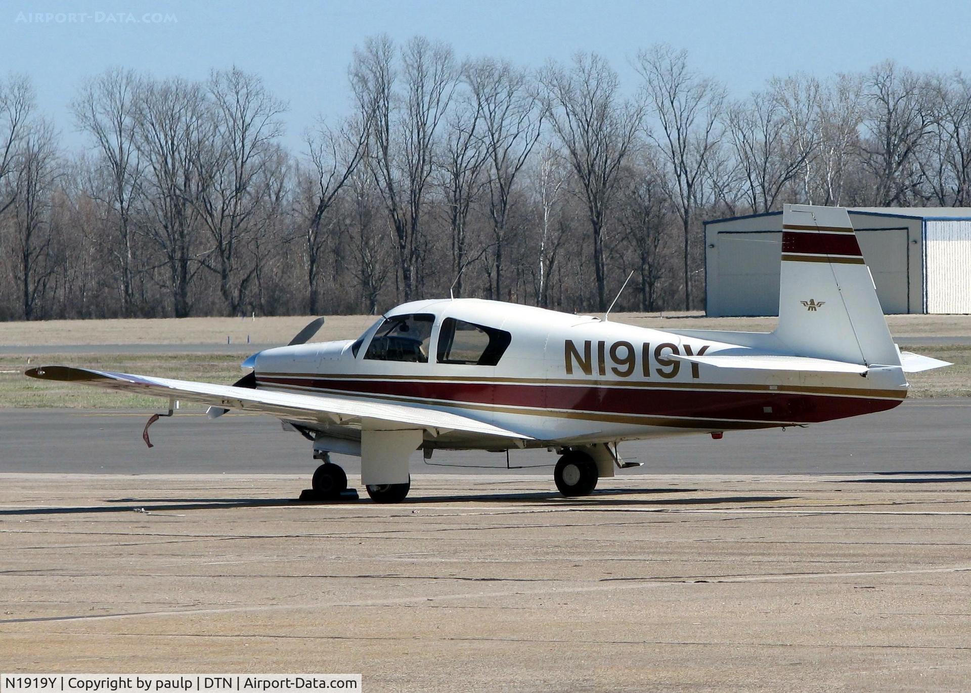 N1919Y, 1964 Mooney M20D Master C/N 214, At Downtown Shreveport.