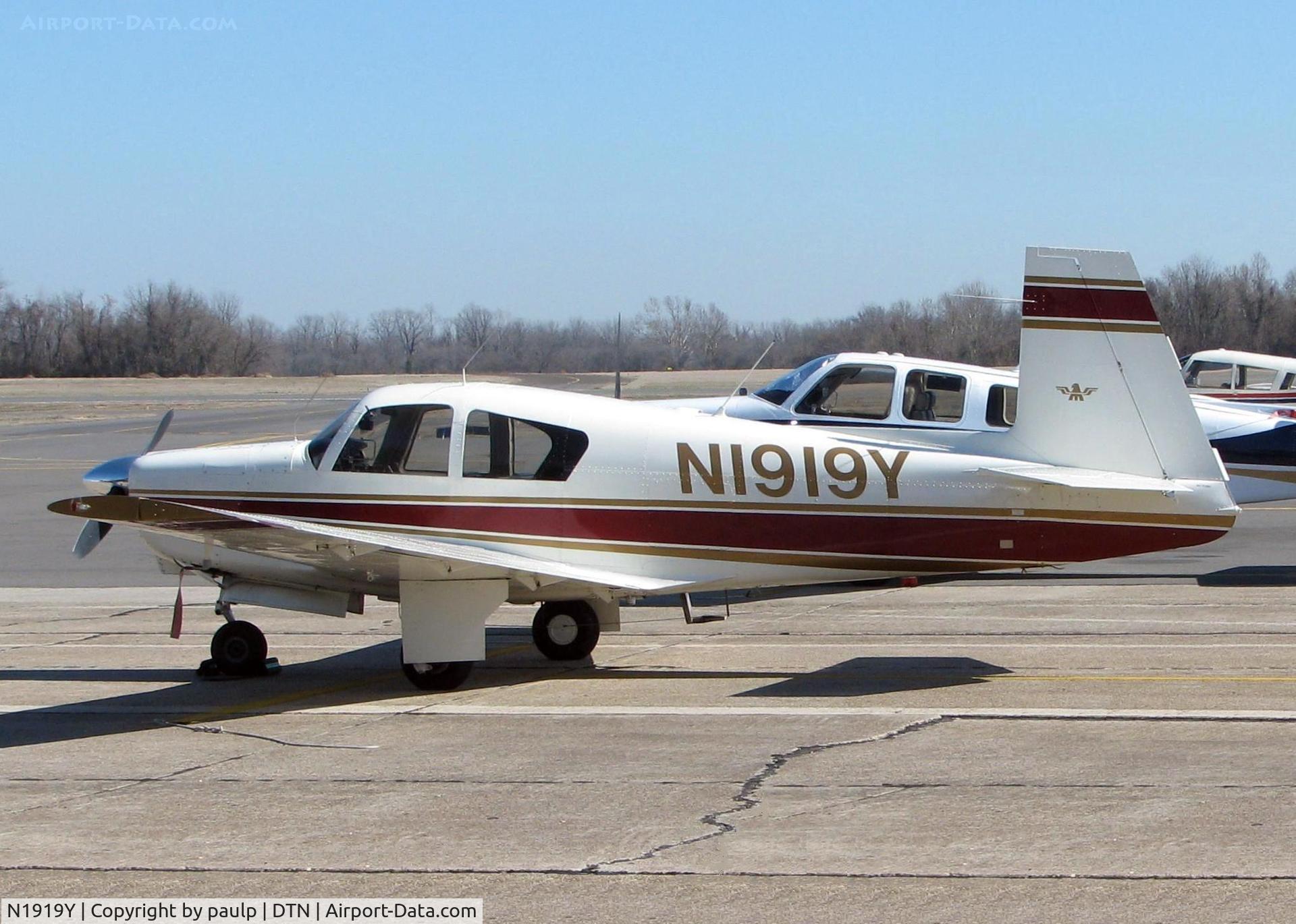 N1919Y, 1964 Mooney M20D Master C/N 214, At Downtown Shreveport.
