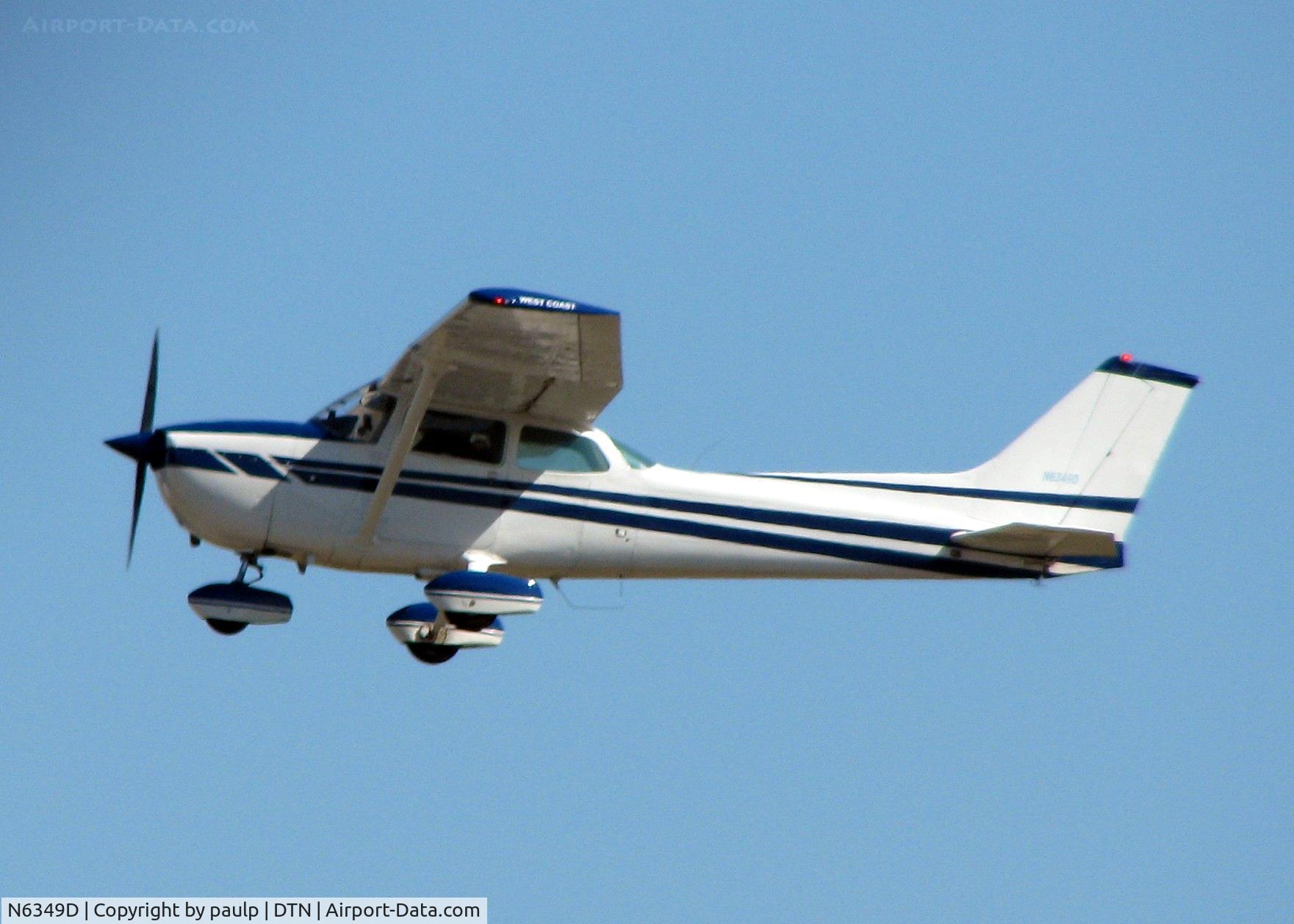 N6349D, 1979 Cessna 172N C/N 17272735, Off of Rwy 32 at Downtown Shreveport.