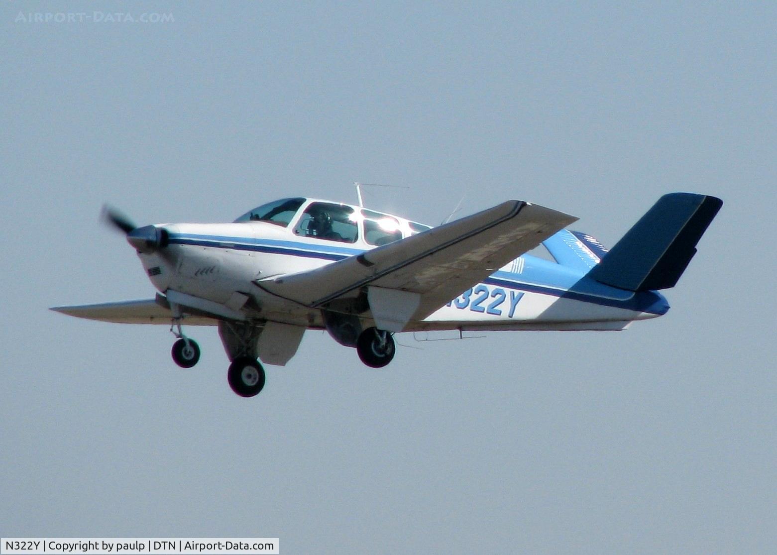 N322Y, 1960 Beech M35 Bonanza C/N D-6351, Off of Rwy 32 at Downtown Shreveport.