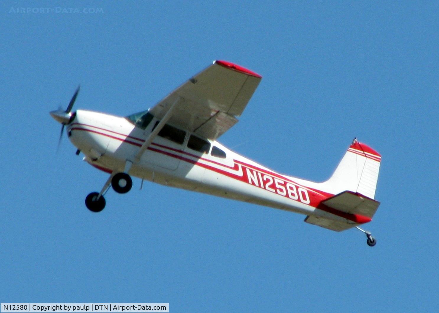 N12580, 1964 Cessna 180H Skywagon C/N 18051458, Off of Rwy 32 at Downtown Shreveport.