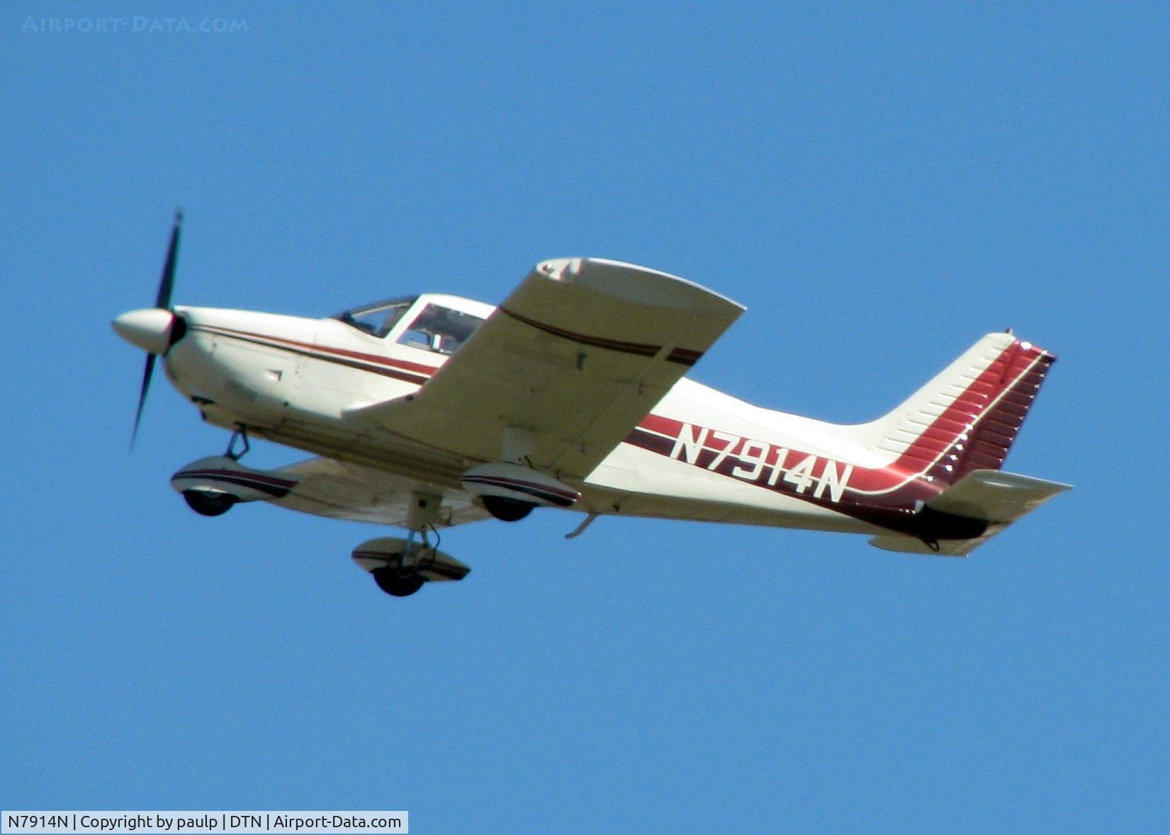 N7914N, 1969 Piper PA-28-180 C/N 28-5326, Off of Rwy 32 at Downtown Shreveport.