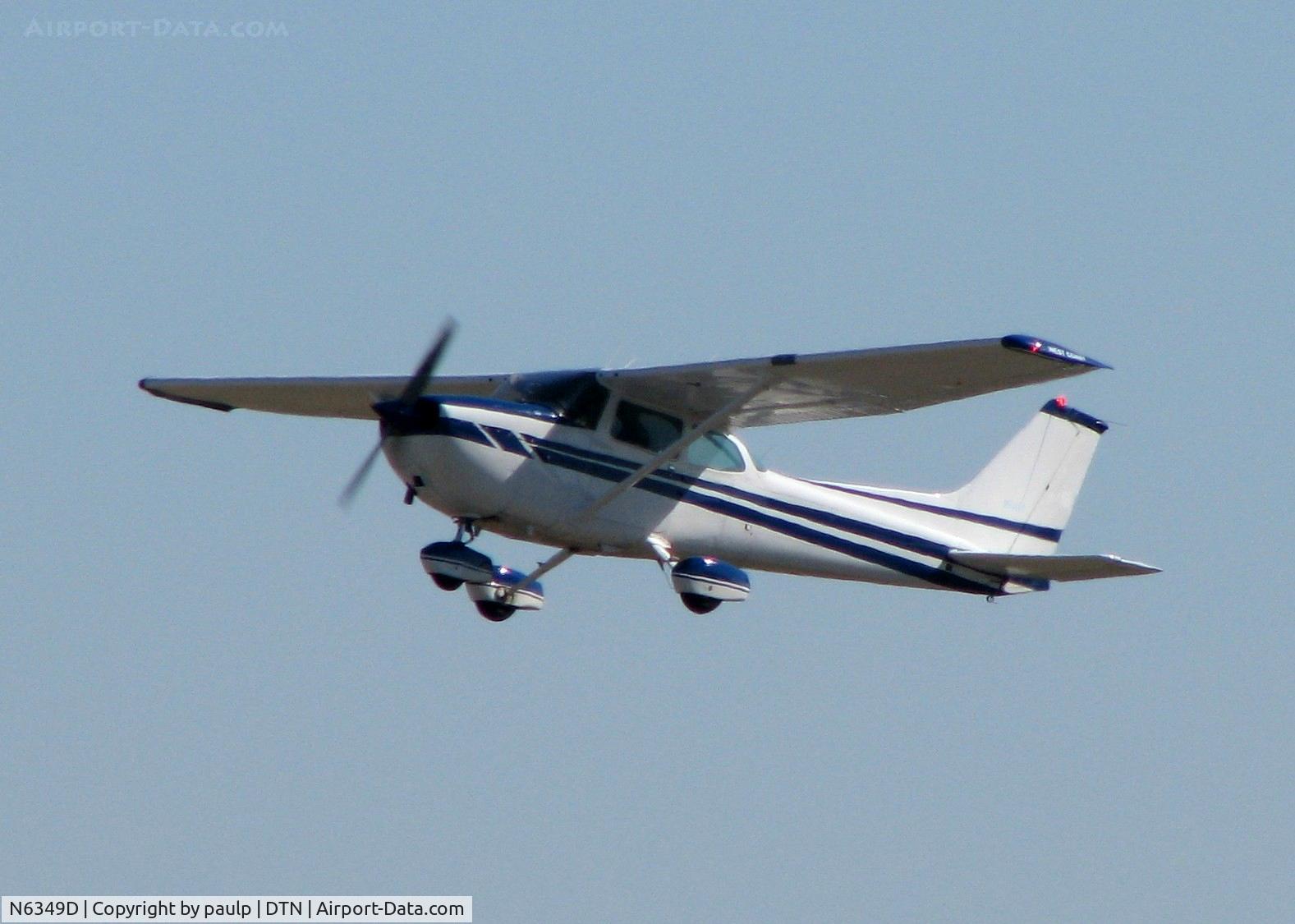 N6349D, 1979 Cessna 172N C/N 17272735, Off of Rwy 32 at Downtown Shreveport.