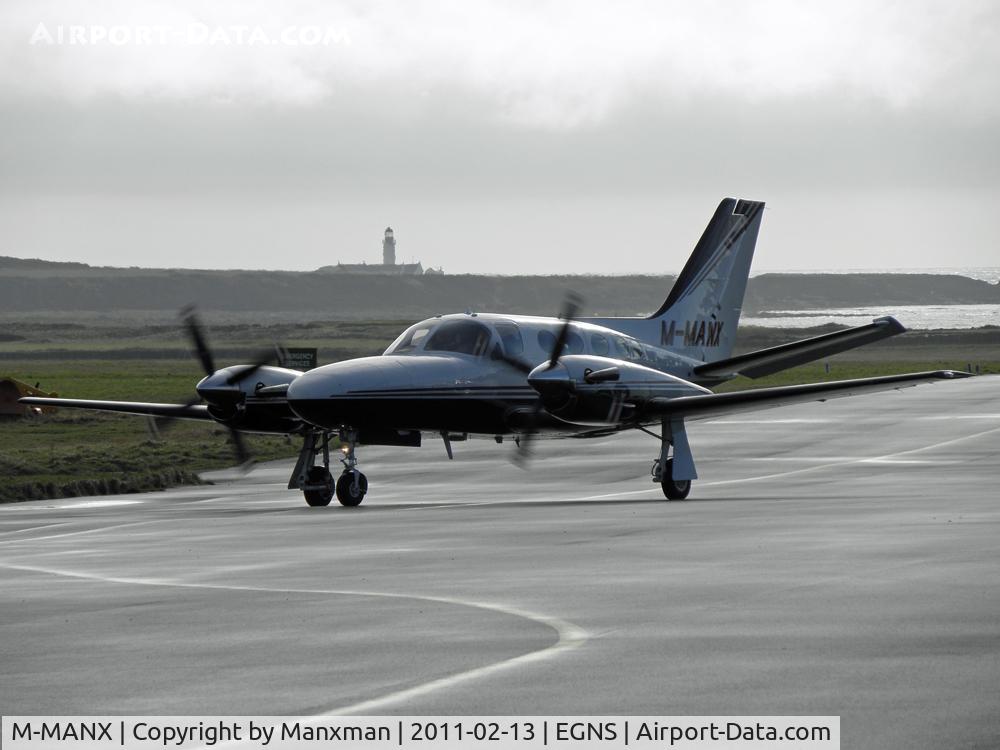 M-MANX, 1981 Cessna 425 Conquest I C/N 425-0044, Cessna 425 arriving