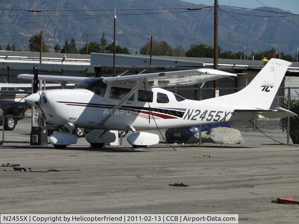 N2455X, 1999 Cessna T206H Turbo Stationair C/N T20608121, Parked at Foothill Sales & Service area