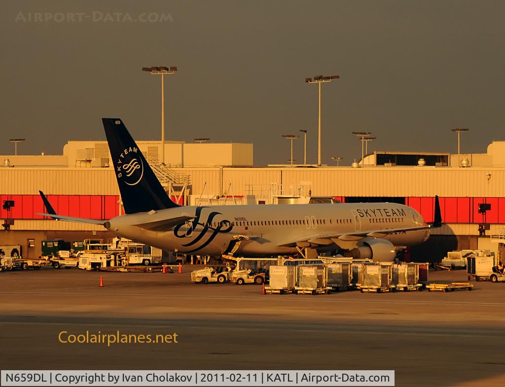 N659DL, 1990 Boeing 757-232 C/N 24421, new Skyteam livery