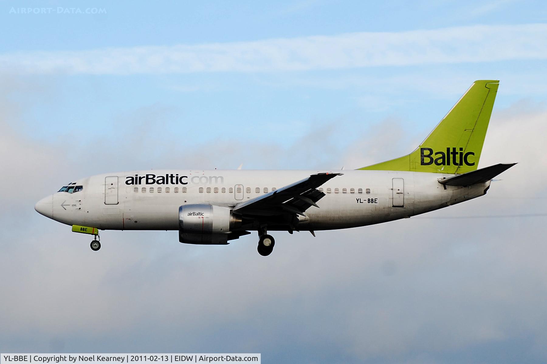 YL-BBE, 1998 Boeing 737-53S C/N 29073, Landing Rwy 28
