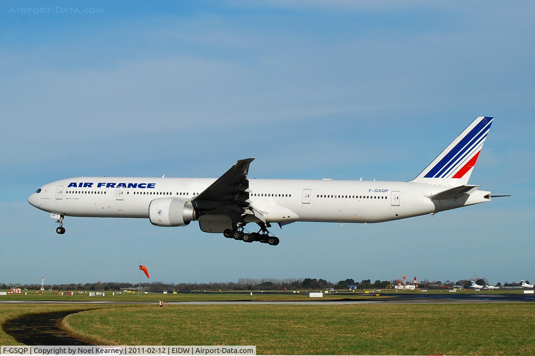F-GSQP, 2006 Boeing 777-328/ER C/N 35676, Landing Rwy 28 (French Rugby charter)