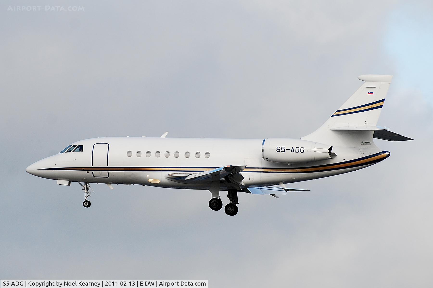 S5-ADG, 2003 Dassault Falcon 2000EX C/N 008, MY2000 c/n:8 - Landing Rwy 28, Operated by Elitavia.