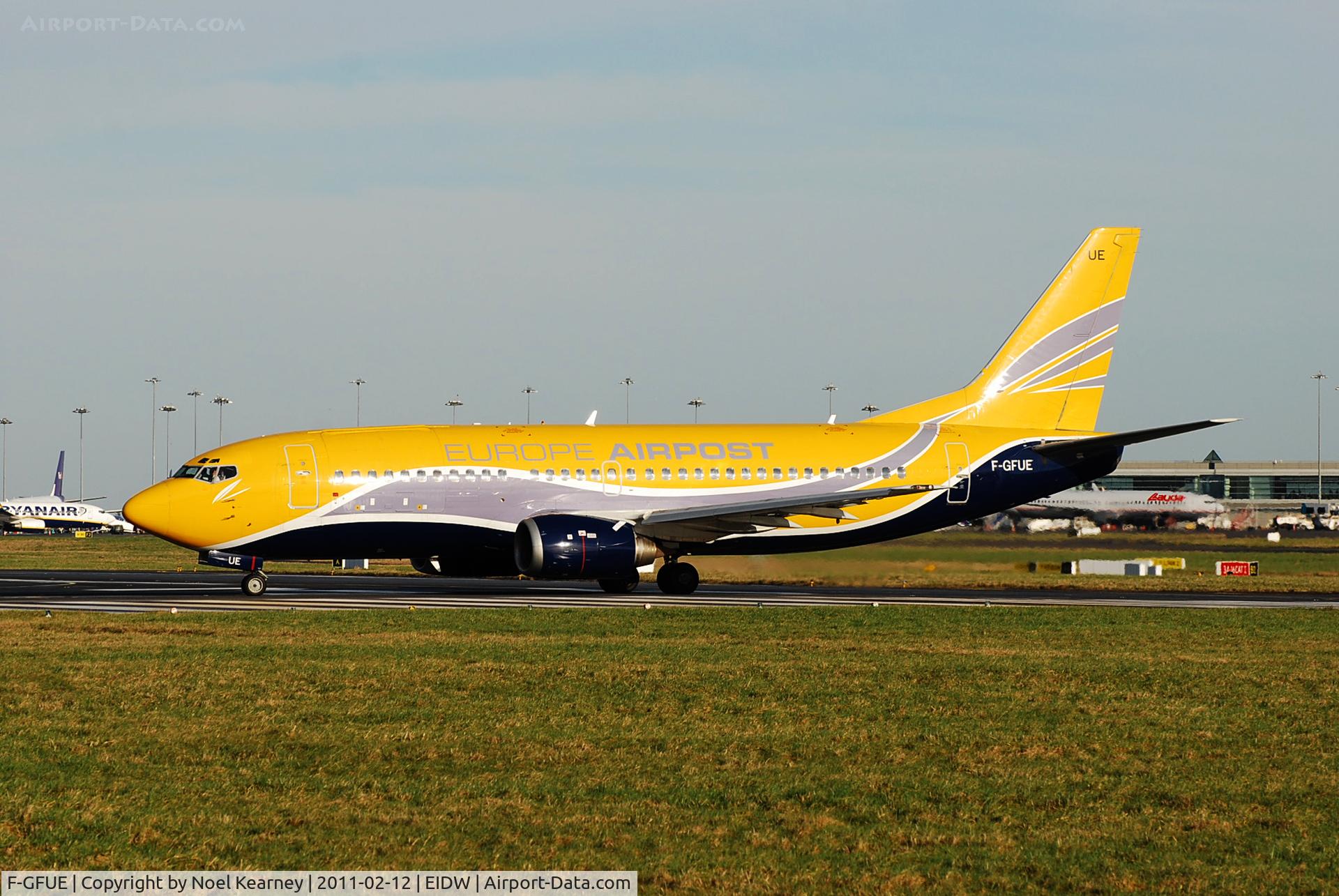F-GFUE, 1989 Boeing 737-3B3QC C/N 24387, Departing off Rwy 28