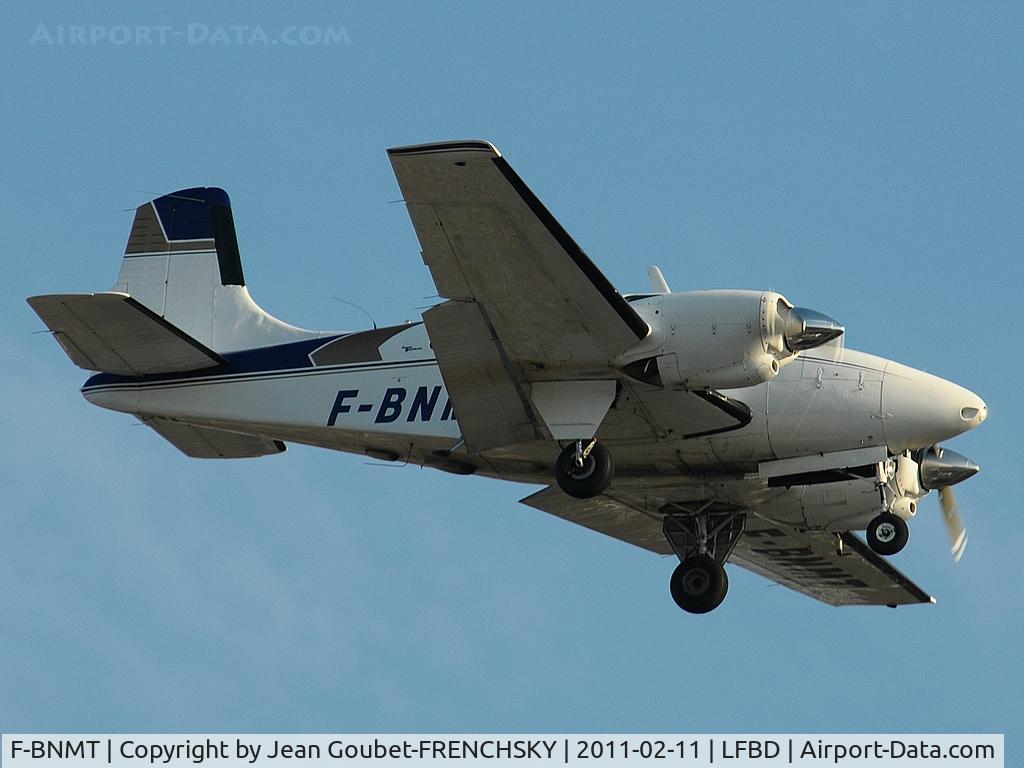 F-BNMT, 1964 Beech D95A Travel Air C/N TD-577, landing runway 23