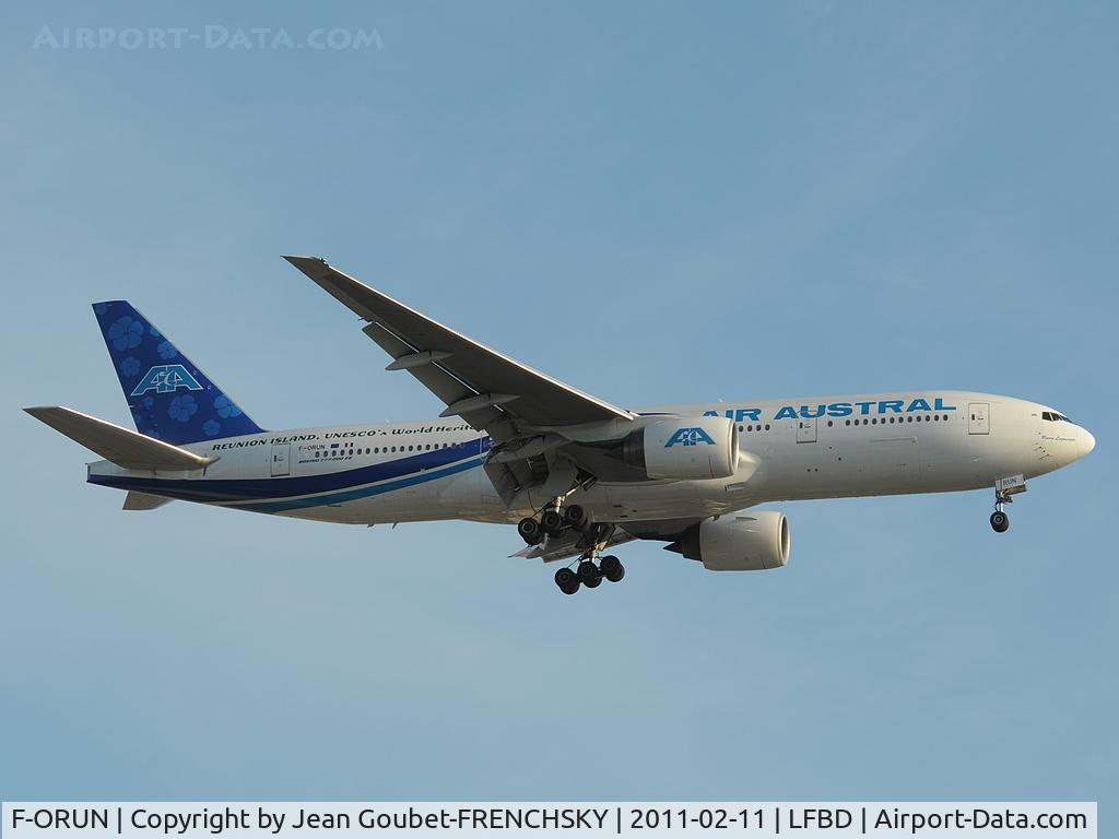 F-ORUN, 1999 Boeing 777-2Q8/ER C/N 28676, premier vol sur La Réunion