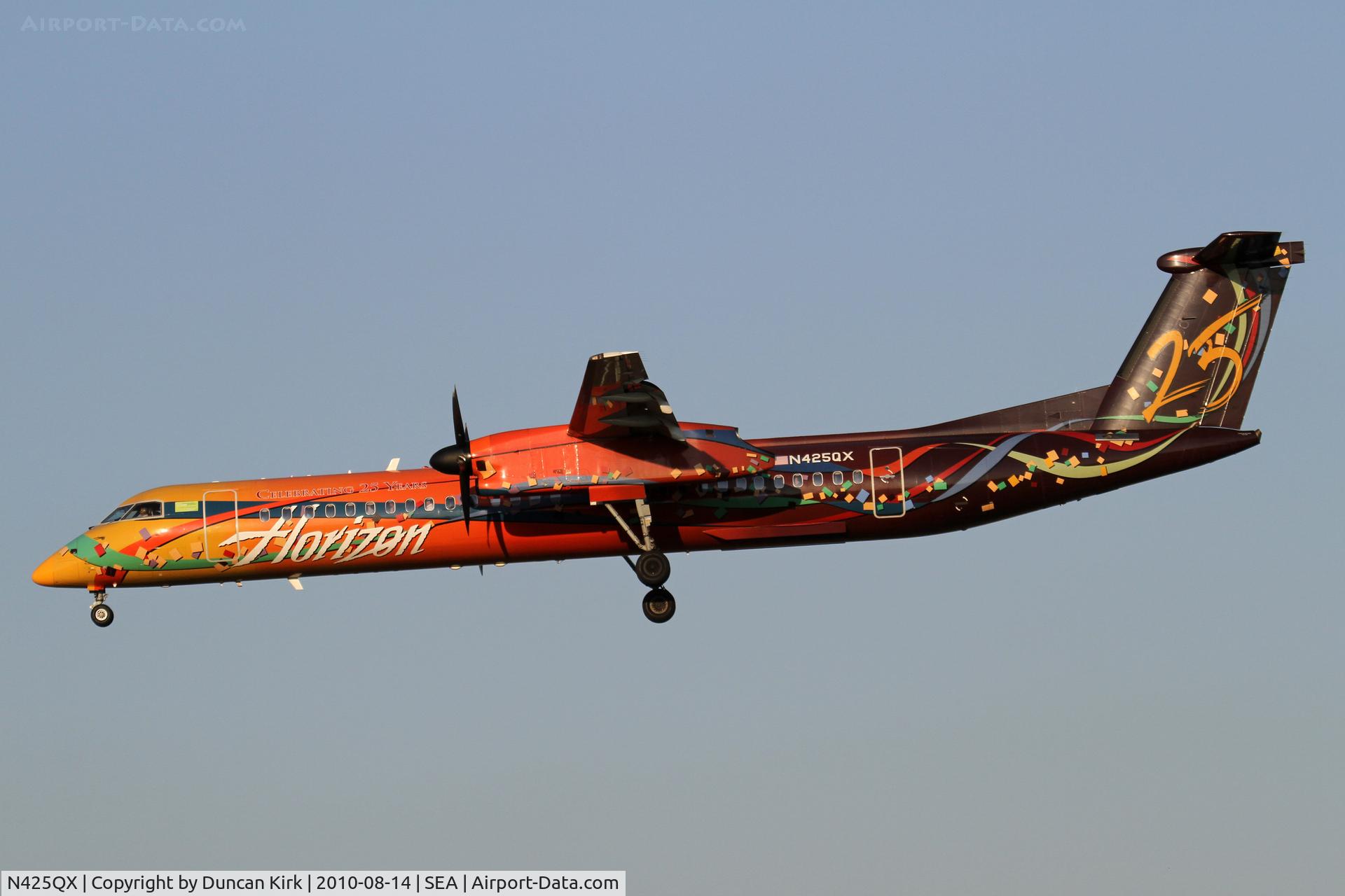 N425QX, 2001 De Havilland Canada DHC-8-402 Dash 8 C/N 4039, Nice special 25th anniversary colorscheme