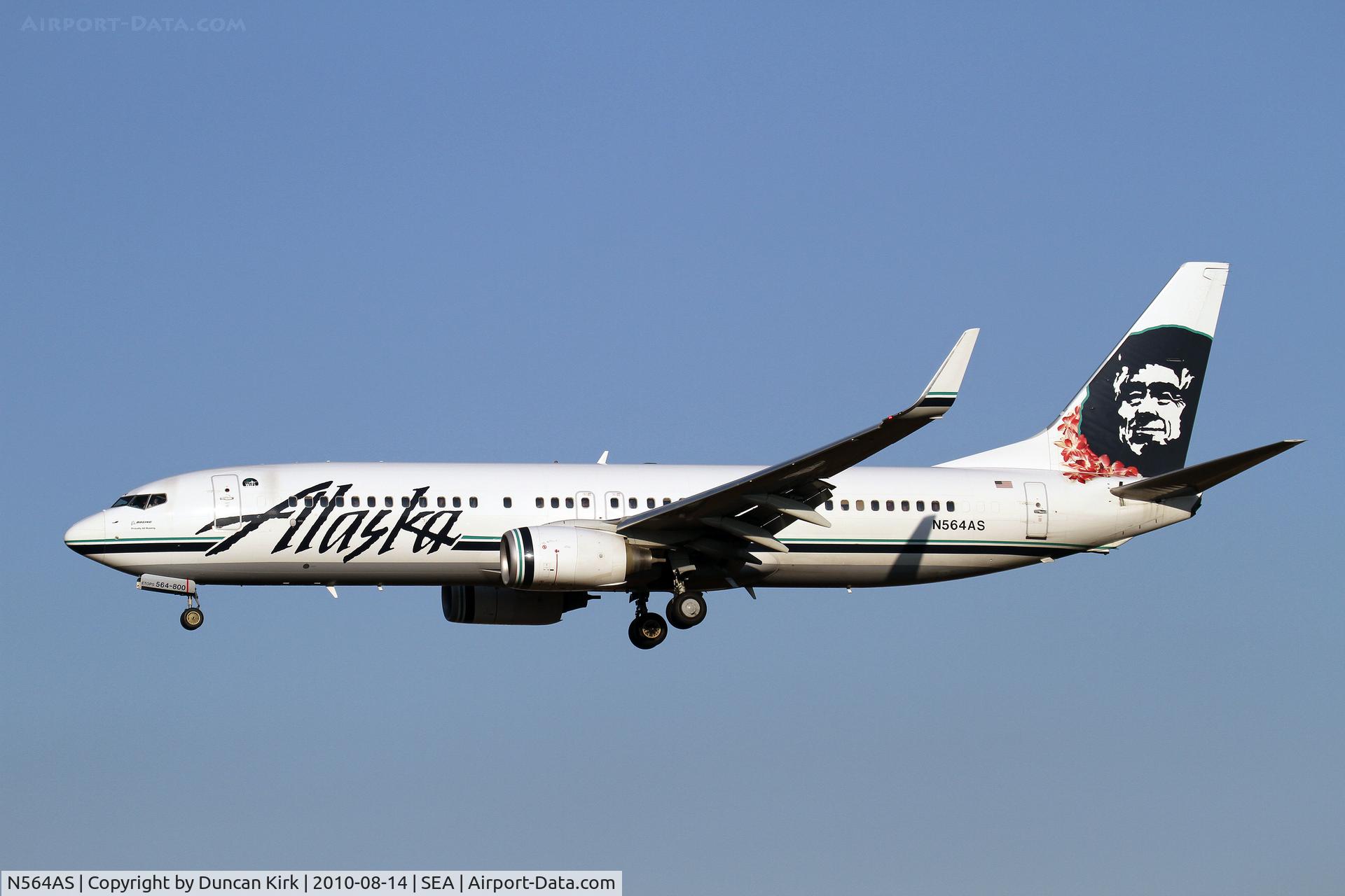 N564AS, 2006 Boeing 737-890 C/N 35103, Landing on 34L