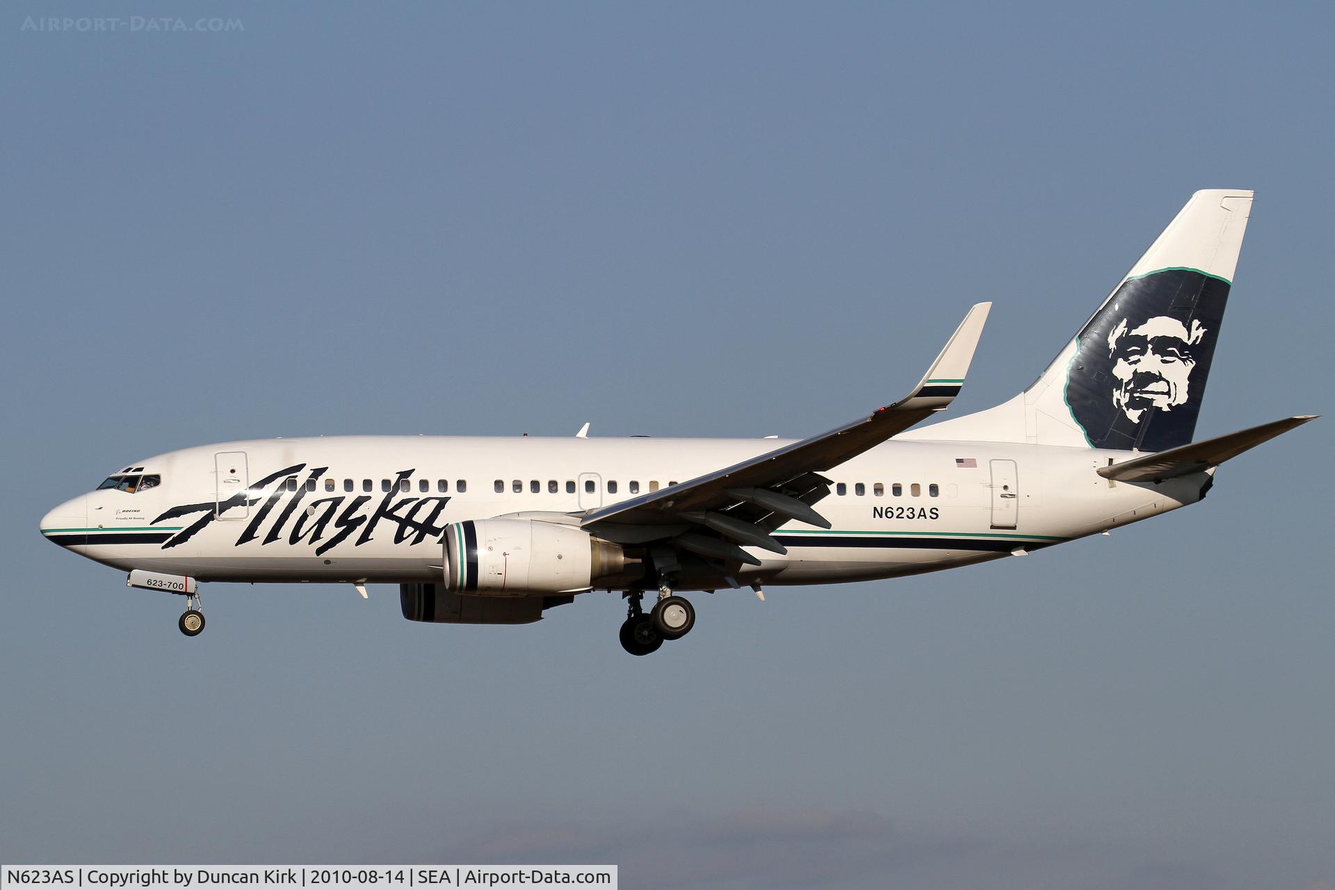 N623AS, 2000 Boeing 737-790 C/N 30166, Landing on 34L