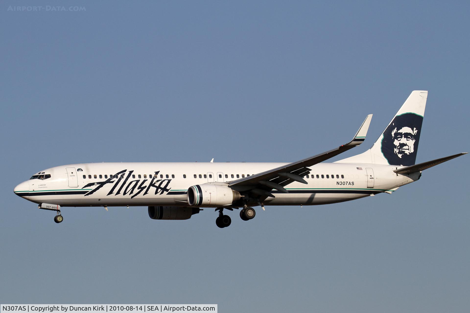 N307AS, 2001 Boeing 737-990 C/N 30015, Landing on 34L