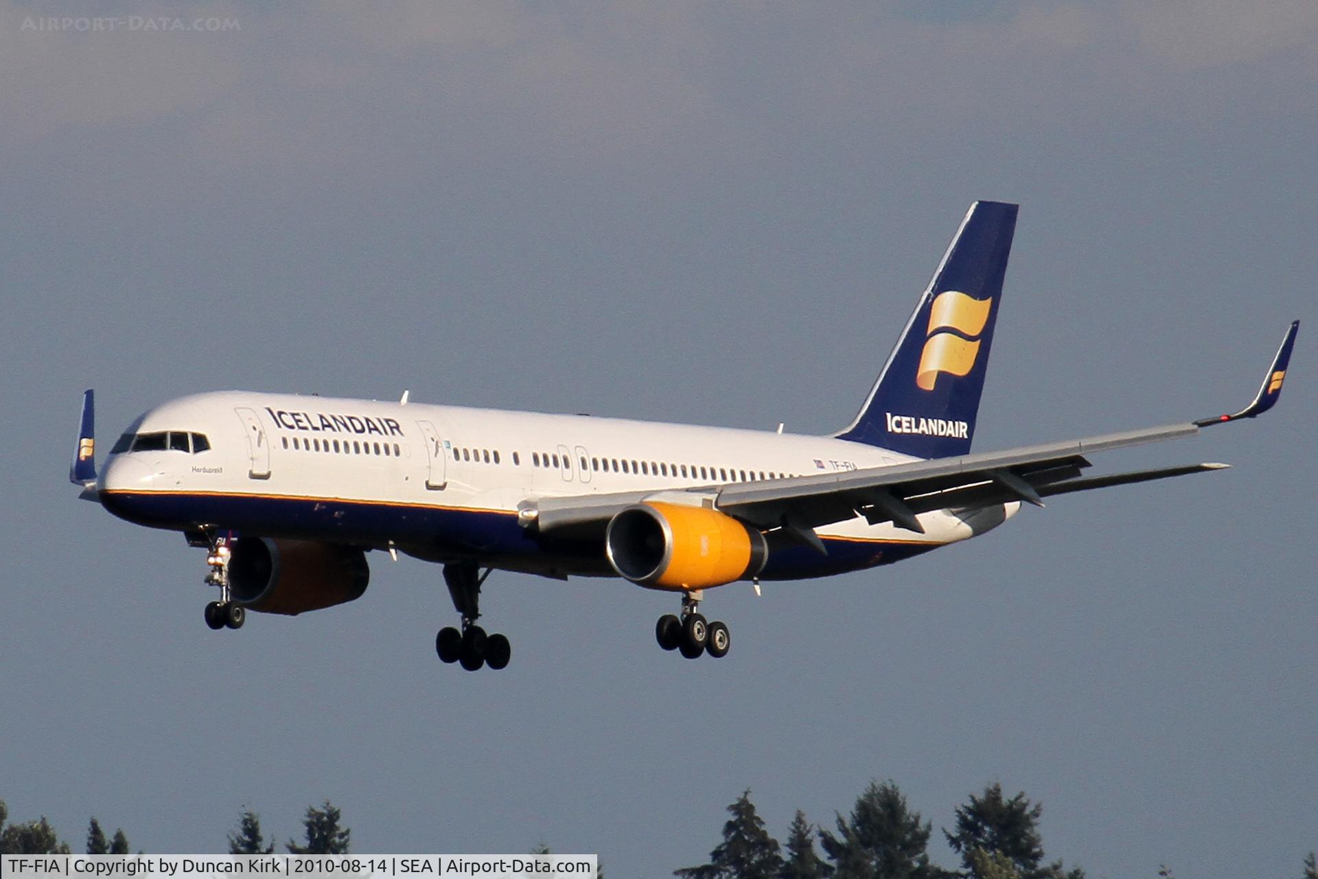 TF-FIA, 2000 Boeing 757-256 C/N 29310, Landing on 34R
