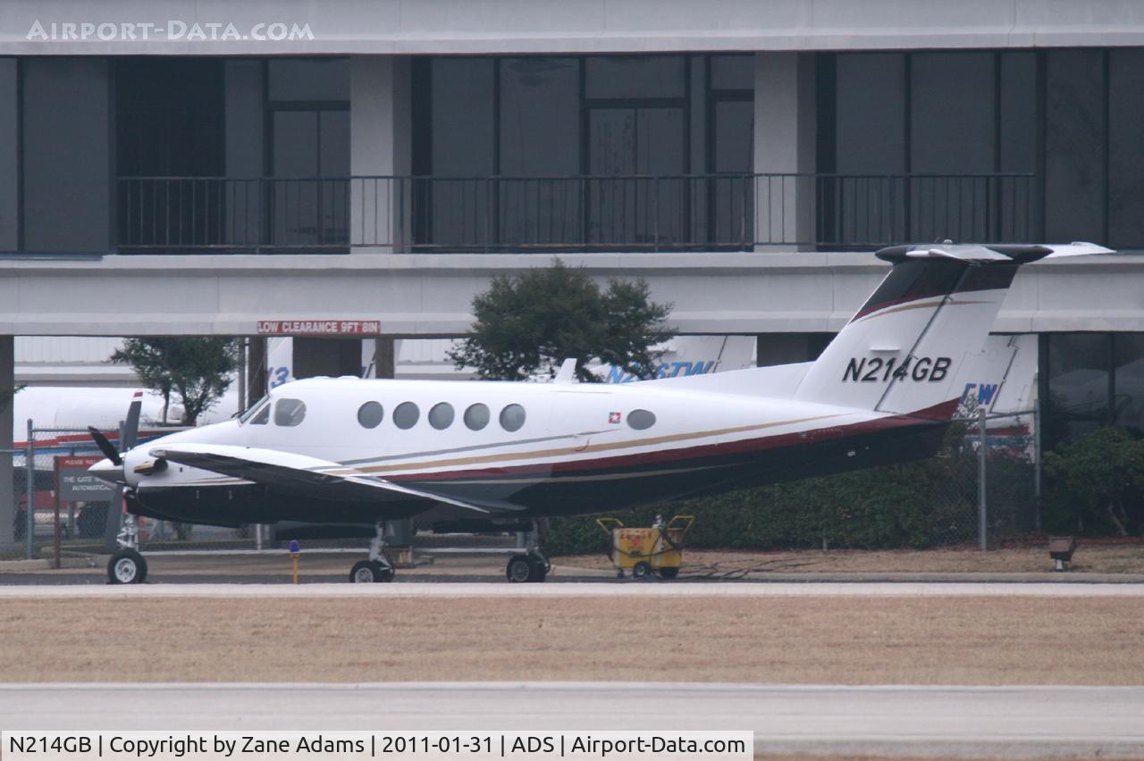 N214GB, 1999 Raytheon Aircraft Company B200 C/N BB-1668, At Addison Airport - Dallas, TX