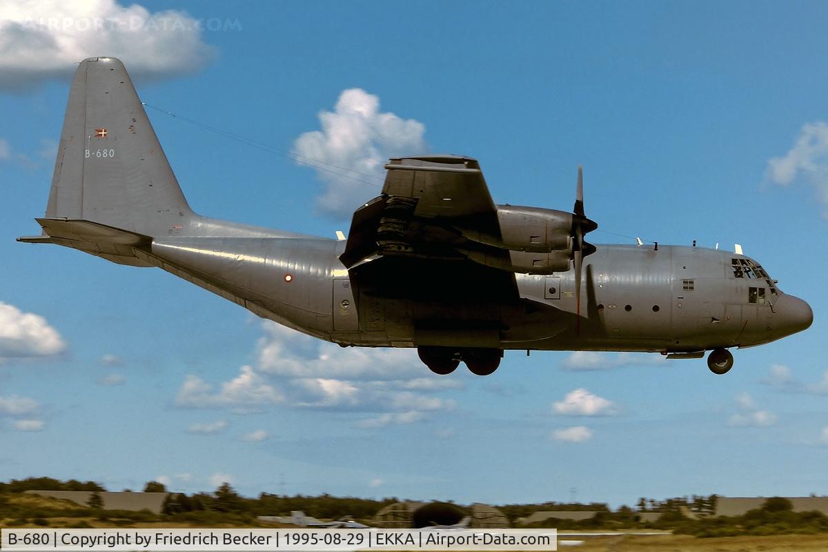 B-680, 1974 Lockheed C-130H Hercules C/N 382-4599, short final