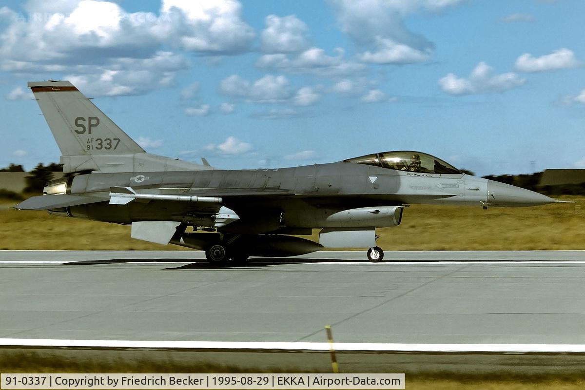 91-0337, 1991 General Dynamics F-16CJ Fighting Falcon C/N CC-35, departing Karup
