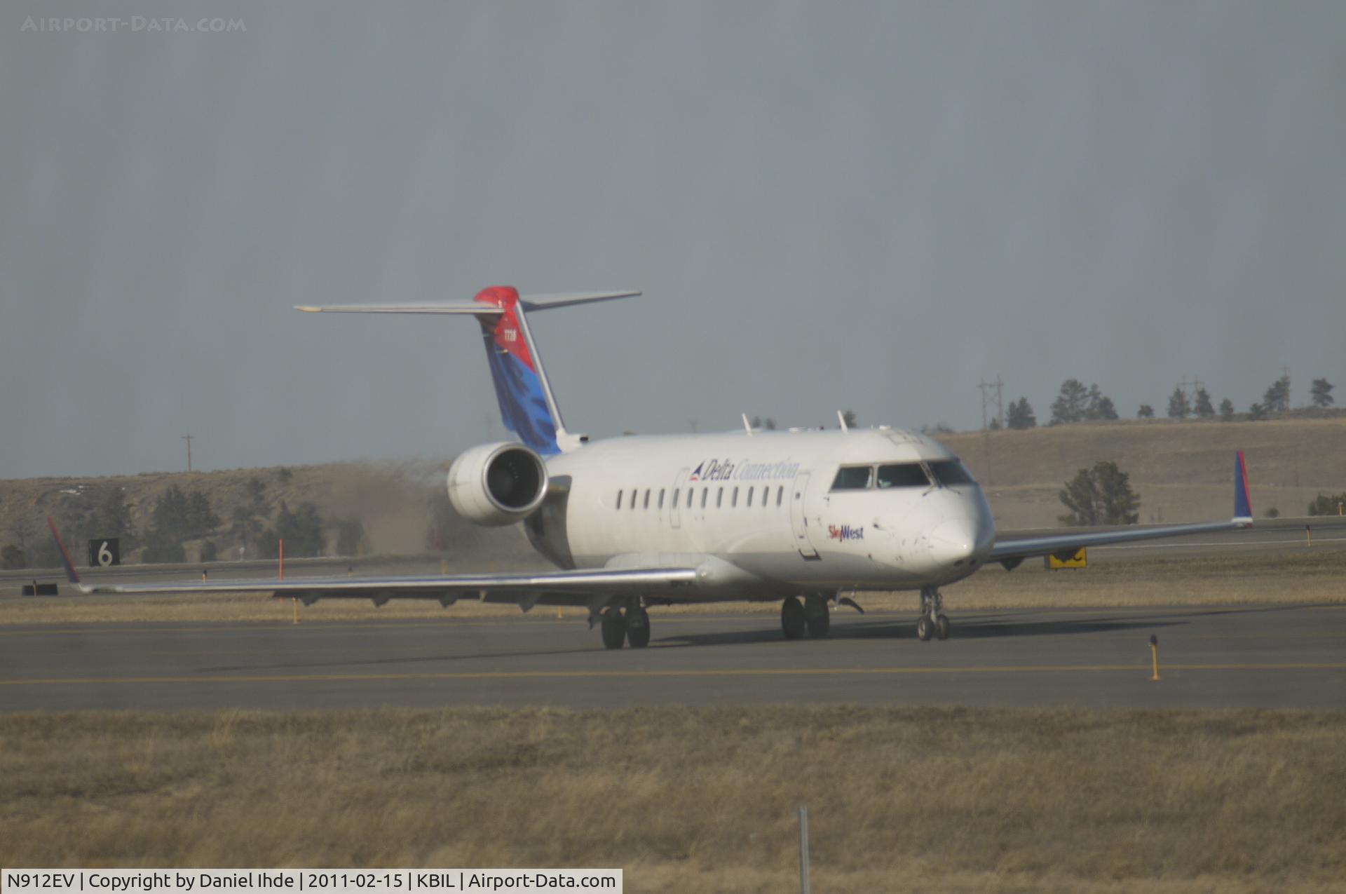 N912EV, 2002 Bombardier CRJ-200LR (CL-600-2B19) C/N 7728, Skywest Bombardier CL-600 at Billings Logan