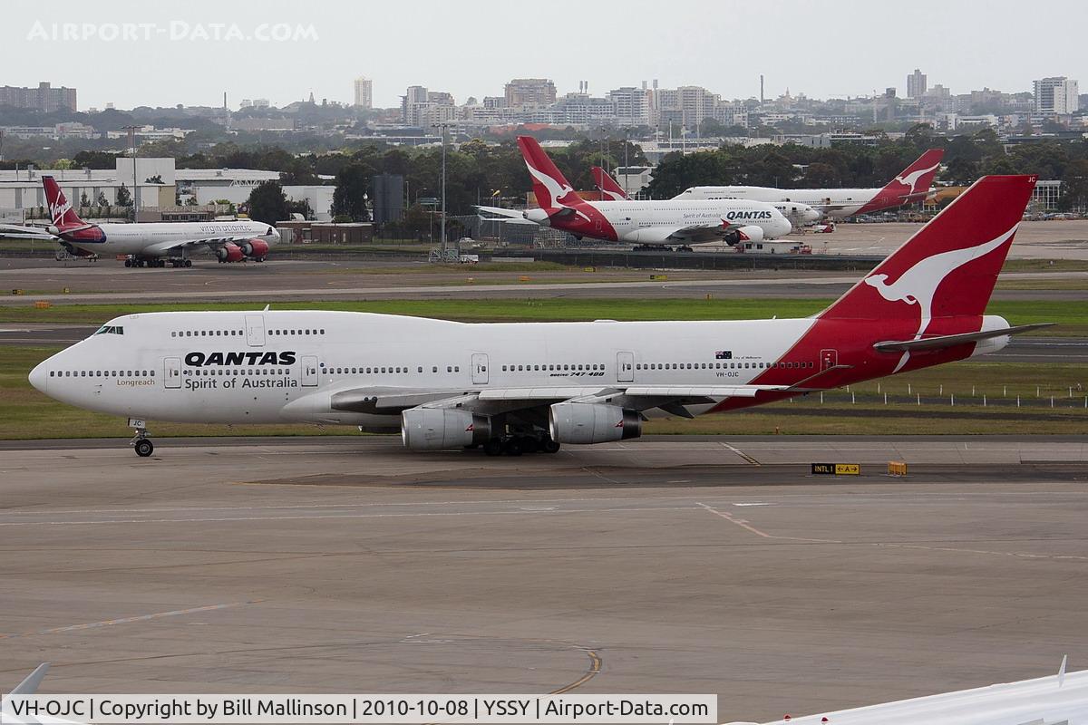 VH-OJC, 1989 Boeing 747-438 C/N 24406, taxi to 34R