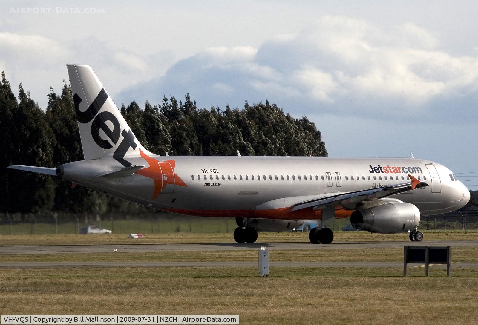 VH-VQS, 2005 Airbus A320-232 C/N 2515, rolling on 29